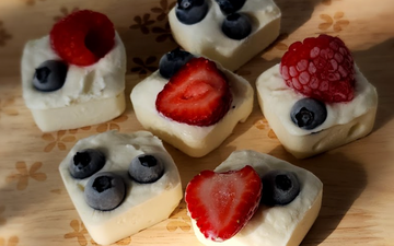 Frozen Cheesecake Yogurt Bites